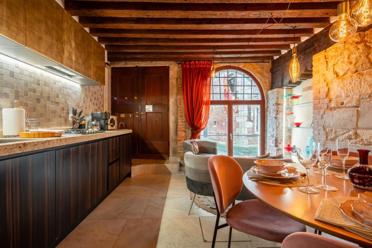 Casa Manina Sul Ponte - Your Private Canal View Venice Exterior photo
