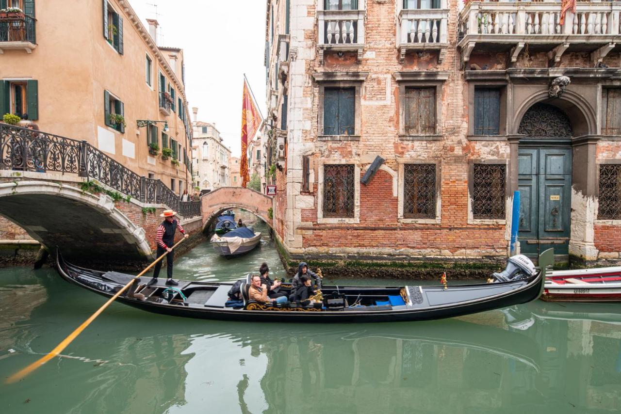 Casa Manina Sul Ponte - Your Private Canal View Venice Exterior photo