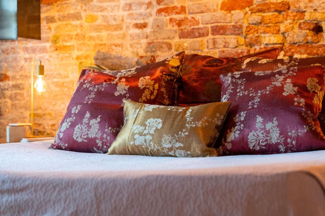 Casa Manina Sul Ponte - Your Private Canal View Venice Exterior photo