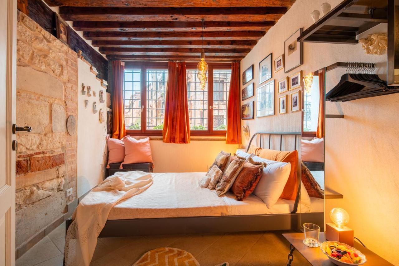 Casa Manina Sul Ponte - Your Private Canal View Venice Exterior photo