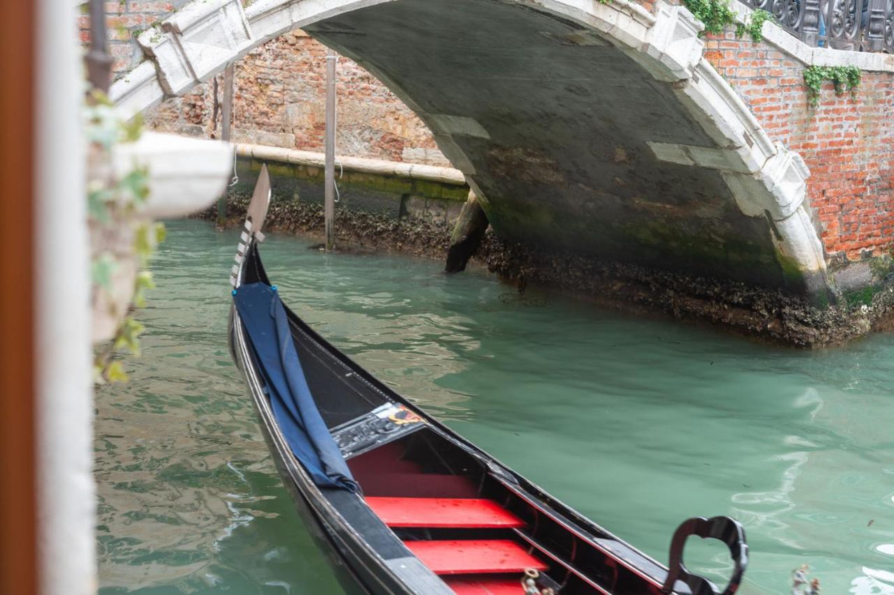 Casa Manina Sul Ponte - Your Private Canal View Venice Exterior photo
